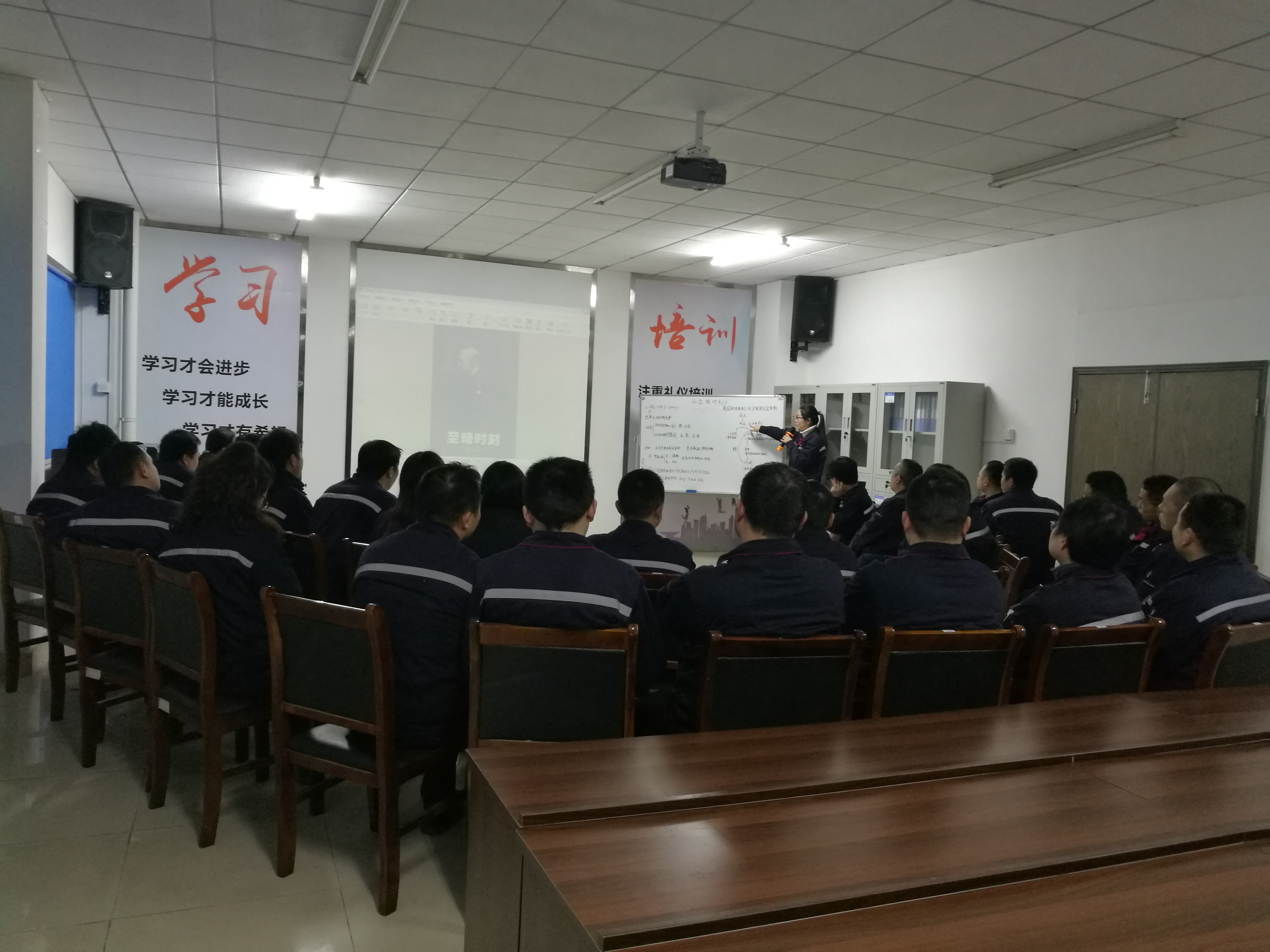 觀影《至暗時刻》——世上無難事，只要肯攀登